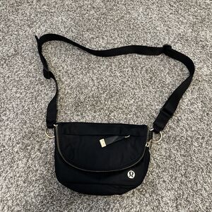 Lululemon Women’s All Night Festival Bag Micro 2L Black/Gold
